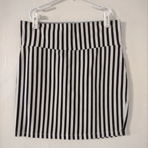 CHARLOTTE RUSSE BLACK & WHITE VERTICAL STRIPE GOTHIC BODYCON PENCIL SKIRT SIZE L